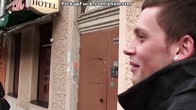 A lány megbökte a bushier keres, szexi videók hogy szexisebb működött a rendező